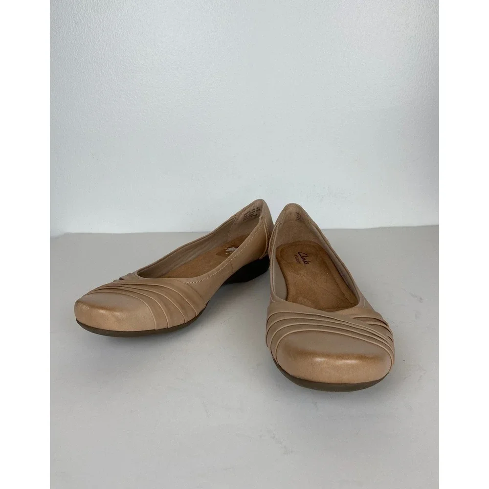 Clarks Bendables Leather Pleated Round Toe Shoes Beige 10 M Comfort Flats Career